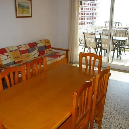 Apartamentos Estoril III - IV - V * 贝尼卡西姆