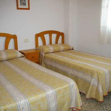 Apartamentos Estoril III - IV - V 贝尼卡西姆